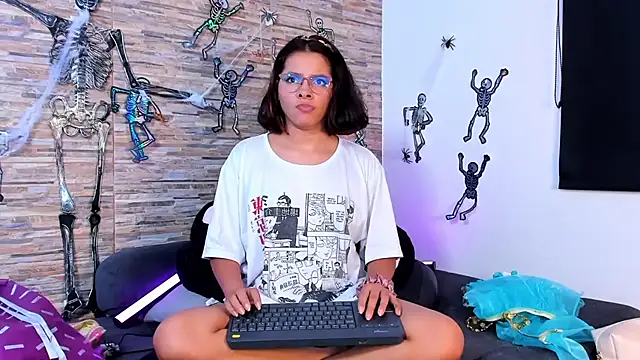 Nath_redrex - show boobs + nipple play