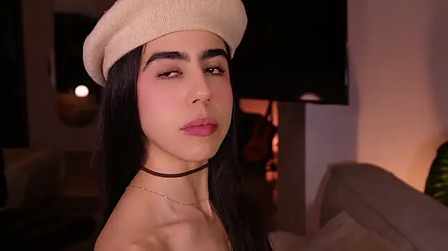 LaurisBermont - I seduce you while I take off my clothes