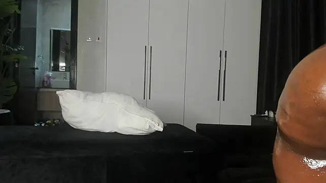 Naughty_bigass - cum show