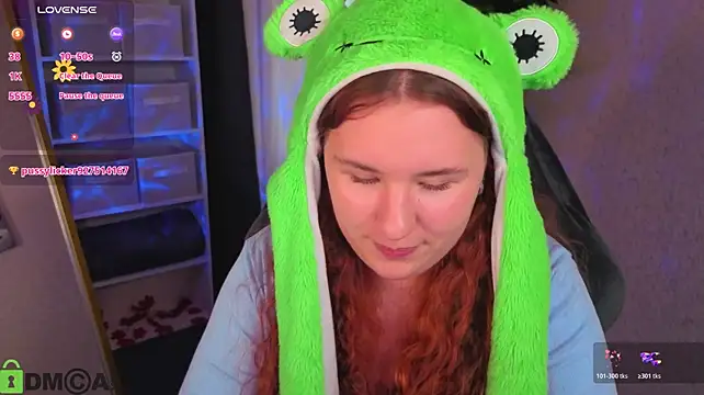 Elsie_Cutties - frog posefrog pose