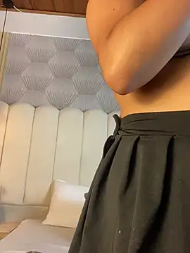 MiiaMonroee - four with 1 finger in the ass