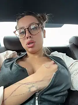 Jucie_Boom - BOOB SHOW TO STRANGER IN MALL😱