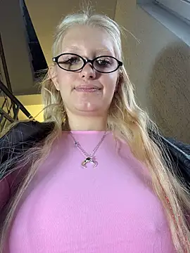 Elfi_InPublic - Show tits+slap in lobby