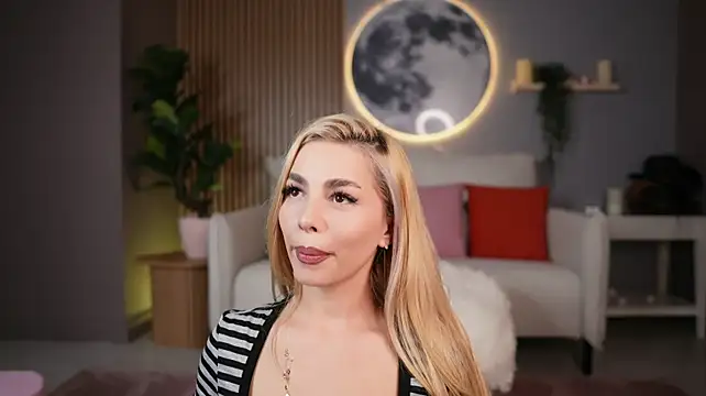 WhitneyAndrews - You’ll crave what’s underneath💗👀