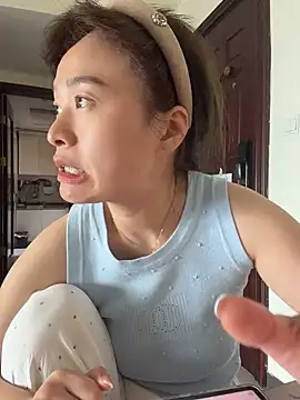 Saozi666 - 完成目标可选：挤奶水、小粉入穴M腿、后入特写、开双插票、叼内裤摇屁股、说爸爸操我