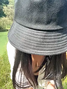 Zqyaini - 户外自慰喷水