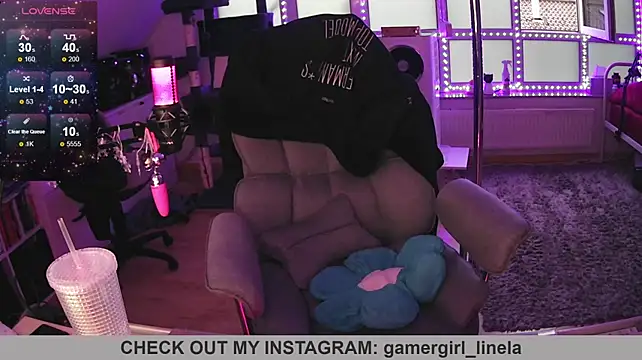 Gamergirl-Linela - LT Gets Oil On Boobs Video