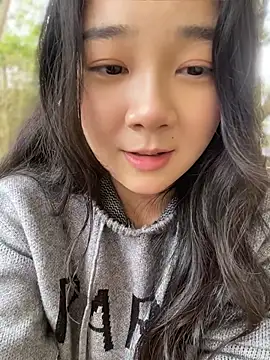 Luna-girl - 坐男人腿上问他有没有反应