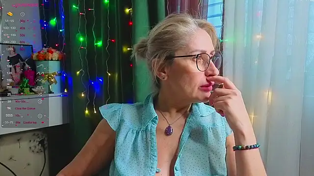 PamellaMurphy - I WANT A NEW MANICURE