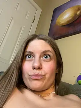 KatelynBabbyy - FULLY NAKED ON STREAM