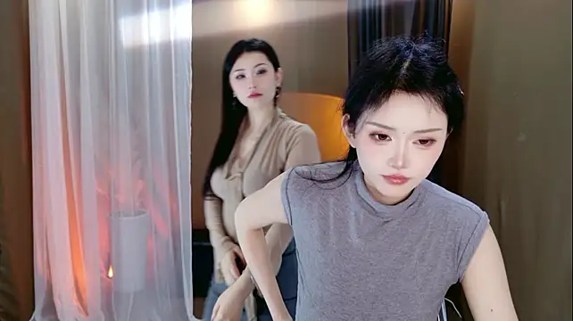 Banana-Milk69 - 偷窥换装