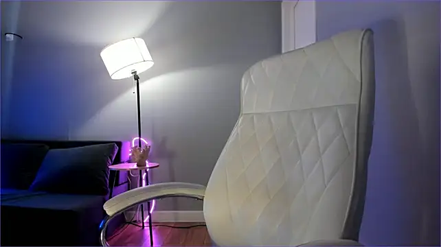 Akura011 - SQUIRTING WITH DILDO RIDE