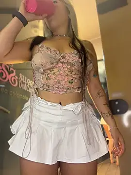 ManuelaVeeleez - suck boobs