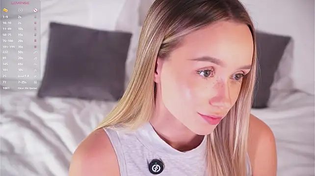 HollisBeckett - Let's play with my pussy