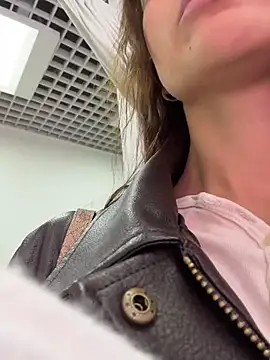 AngelinaTeller - Squirt in mall🤪