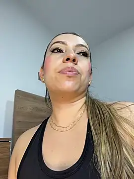 Moon_Blake - 1 finger in my anus