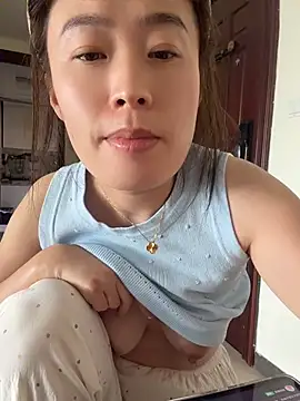 Saozi666 - 完成目标可选：挤奶水、小粉入穴M腿、后入特写、开双插票、叼内裤摇屁股、说爸爸操我