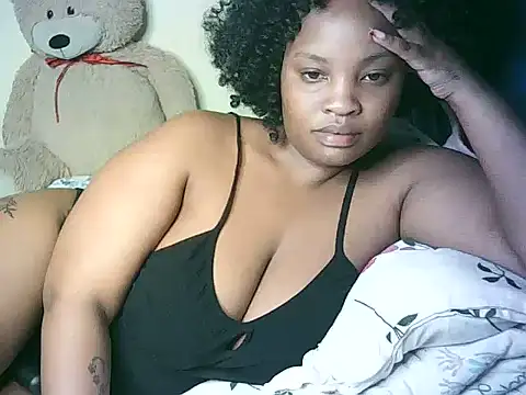 Lovvelyheers - twerk with no panties