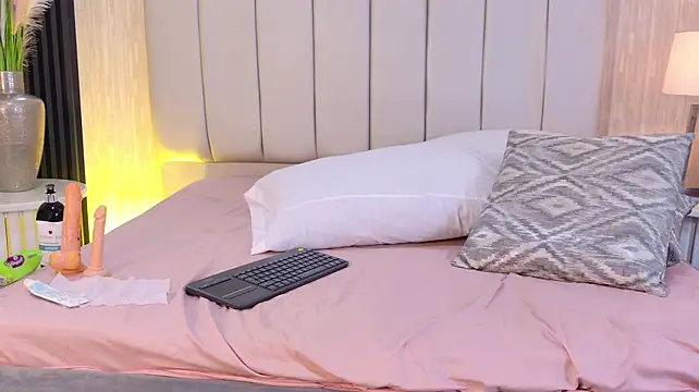 Miley_Lugo - OPEN PUSSY IN YOUR FACE 😈