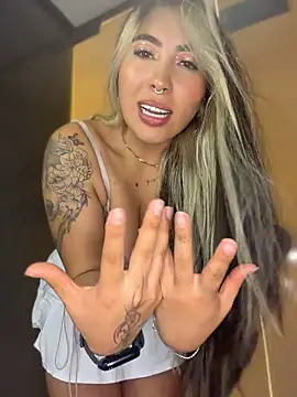 ManuelaVeeleez - suck boobs