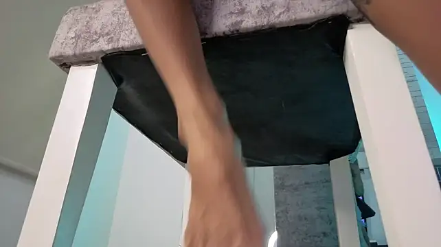 Salomelevis - licking and sucking sexy toes 😵👣