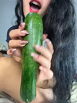 Dani_bela - Cucumber in my pussy/Pepino en la vagina