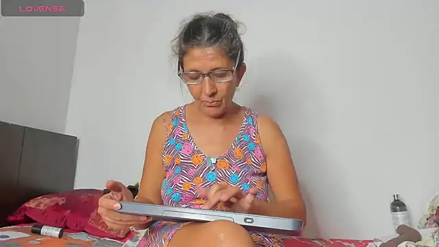 Keyla_Milf - jugar desnuda con mi coño