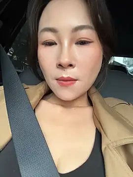 Eva10069 - 马路边边喝功夫茶漏出全奶🍑