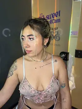 ManuelaVeeleez - suck boobs