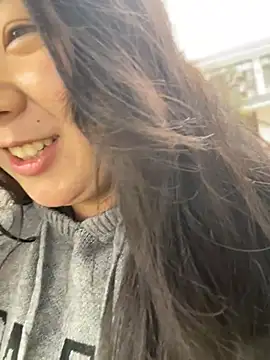 Luna-girl - 坐男人腿上问他有没有反应