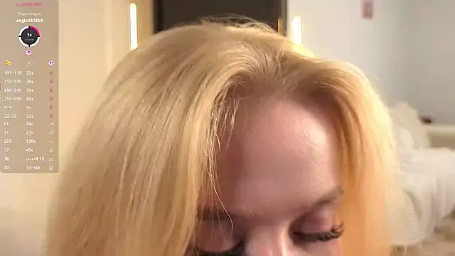 Emma_Frosty - insert fingers inside&play with my kitty
