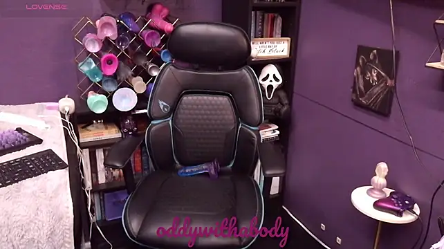 Oddywithabody - Bra Off