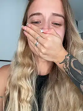 Enjoy_my_beauty - add saliva on my clit