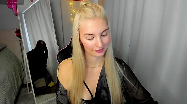 Kimmy_powell - Riding my pillow on the bed for you
