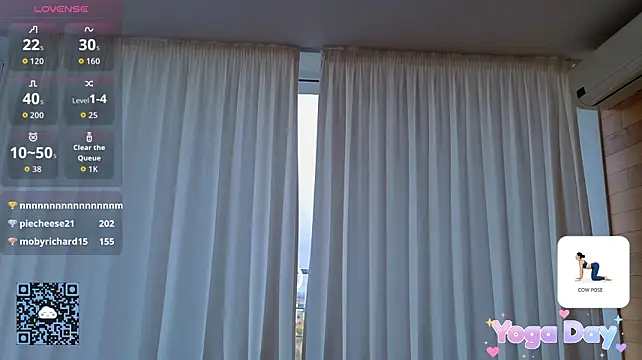 AliciaBrooks - perform pose