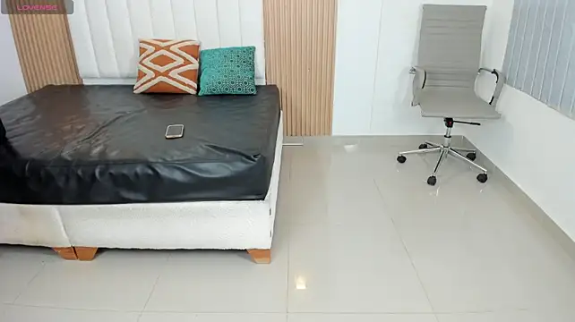 Habi_arabic - Show pretty boobs
