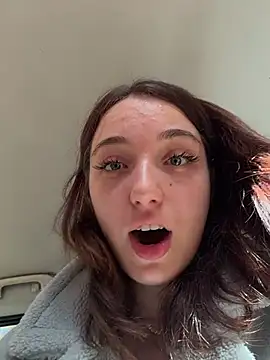 DollyTall - pinch my pussy + flash nipples