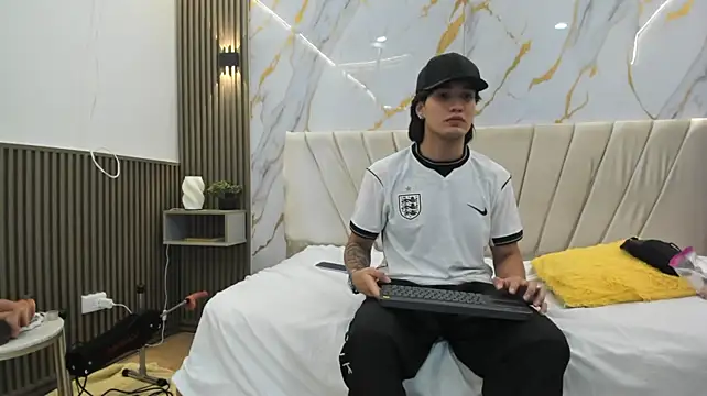 Sweetauracouple - GIRL NAKED