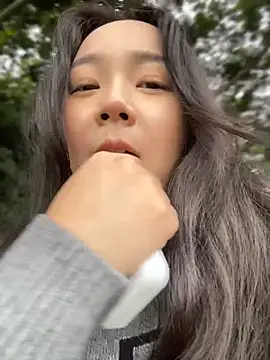 Luna-girl - 坐男人腿上问他有没有反应
