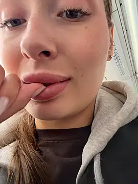 Coconut_milk - Shake boobs in bra in tram