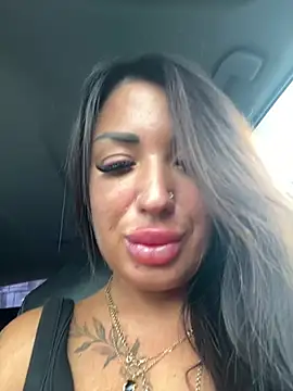 RuslanaXX - Squirt on pablick