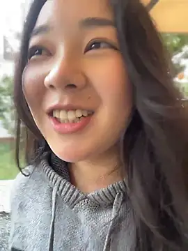 Luna-girl - 坐男人腿上问他有没有反应