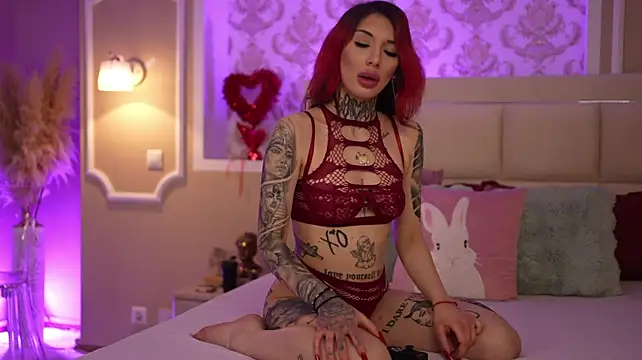FoxxieLolla - My frist day here! Let's get naked!