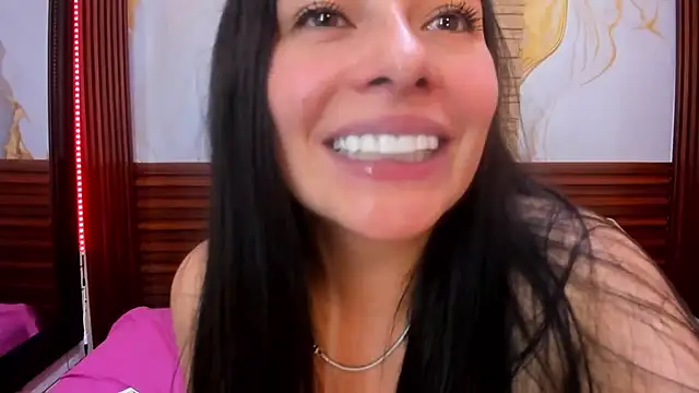 Misssexypri - kisses on Maribel's big butt