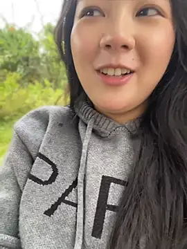 Luna-girl - 坐男人腿上问他有没有反应