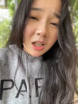 Luna-girl - 坐男人腿上问他有没有反应