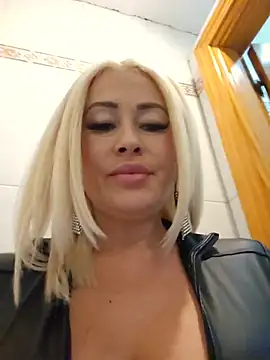 MILFBARBY - Make me squirt in public place