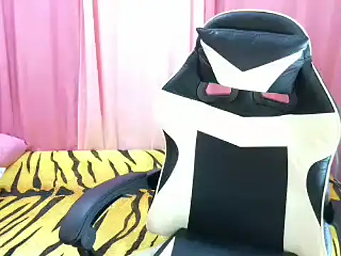 Lovelyxmorena - more squirt /finger 5min