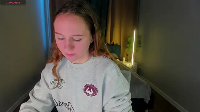 Vicki_Milles - Squeeze my tits