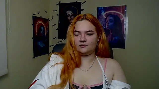 RinaRiii - a hand instead of a bra